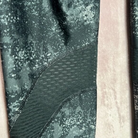 Womens Grey Black Under Armour Workout Leggings Size M - Picture 6 of 8